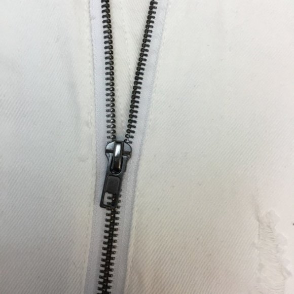 Forever 21 White Front Zip Mini Jean Skirt Size 30 NWT Distressed Denim - Picture 4 of 7